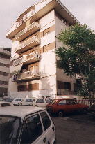 l'edificio visto dal lato prospiciente via Rigola