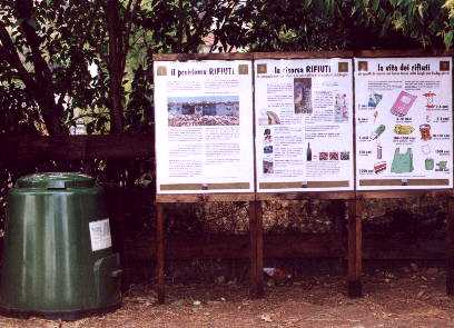 La sezione del percorso dedicata alla risorsa rifiuti, con le compostiere e i pannelli esplicativi