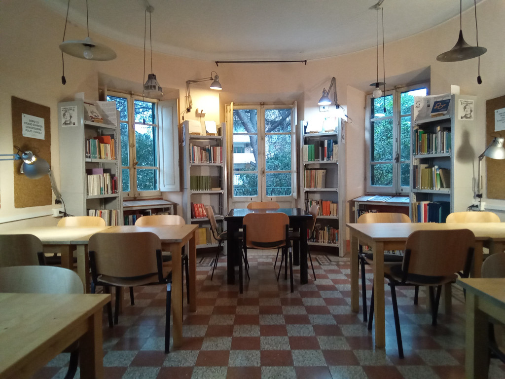 La biblioteca sociale leggera, anzi leggerissima. Bando Crowdfunding Impatto+ 2024